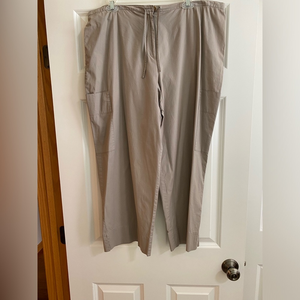 Eileen Fisher taupe wide leg cargo crop pants. Size XL.